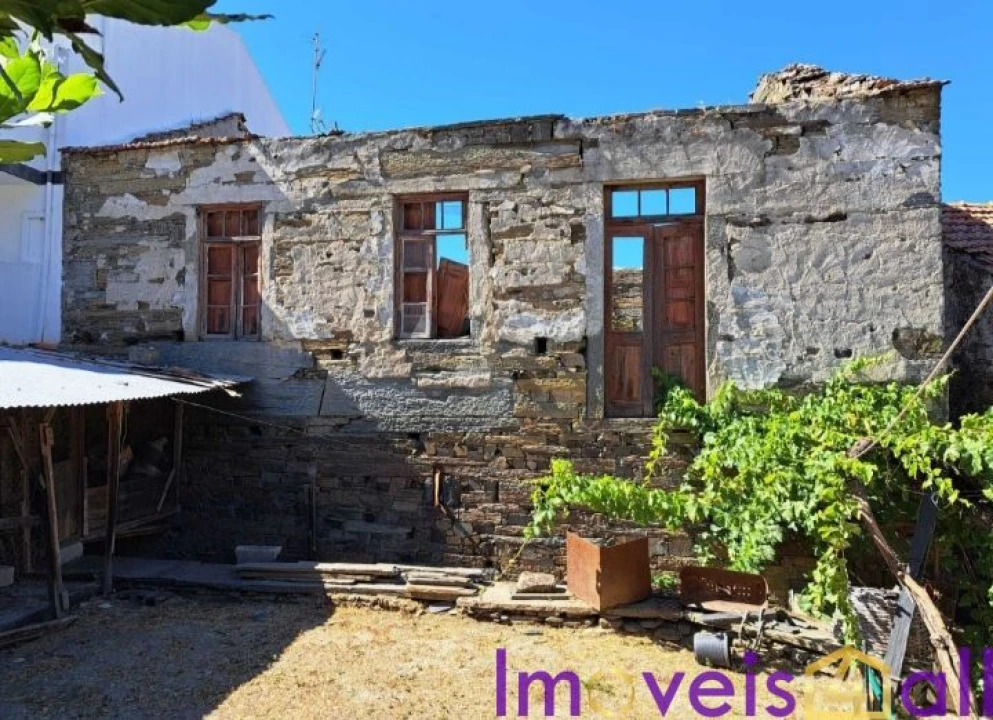 Terreno para Venda em Vila Nova de Foz Côa Foto 1