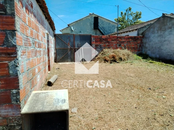 Moradia T1 para Venda em Almoster Foto 4