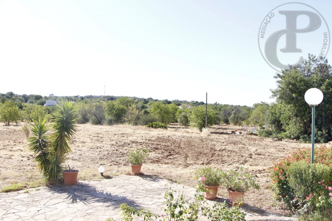 Terreno para Venda em Santa Barbara de Nexe Foto 1