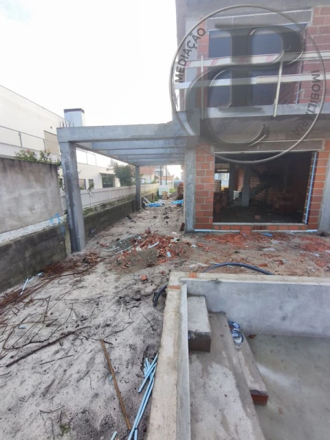 Moradia T4 para Venda em Fernao Ferro