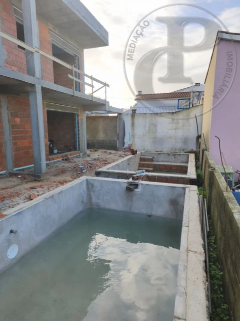 Moradia T4 para Venda em Fernao Ferro