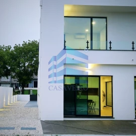 Moradia T4 para Venda em Santa Joana