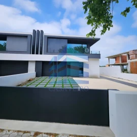 Moradia T4 para Venda em Santa Joana