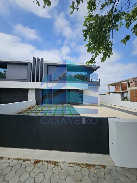 Moradia T4 para Venda em Santa Joana