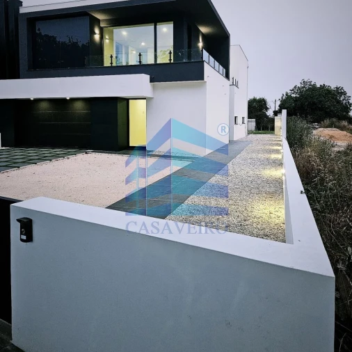 Moradia T4 para Venda em Santa Joana Foto 9