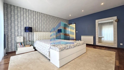 Moradia T4 para Venda em Esgueira