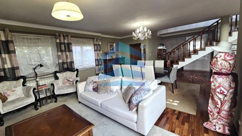 Moradia T4 para Venda em Esgueira