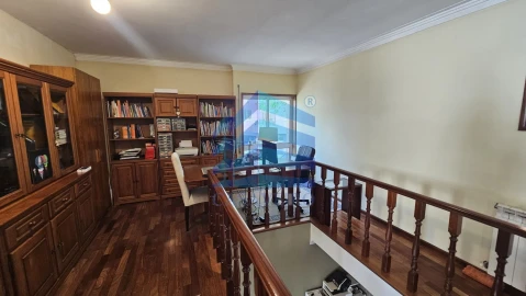 Moradia T4 para Venda em Esgueira