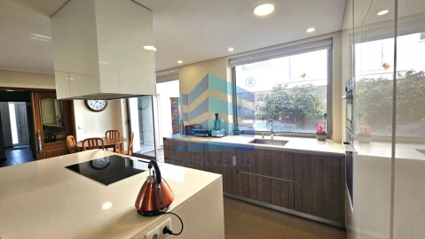 Moradia T4 para Venda em Esgueira