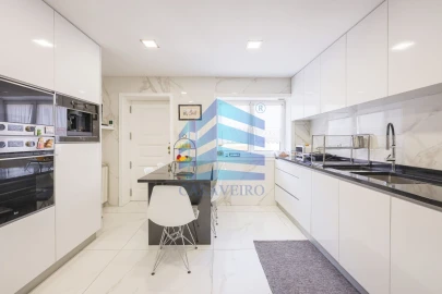 Moradia T4 para Venda em Glória e Vera Cruz