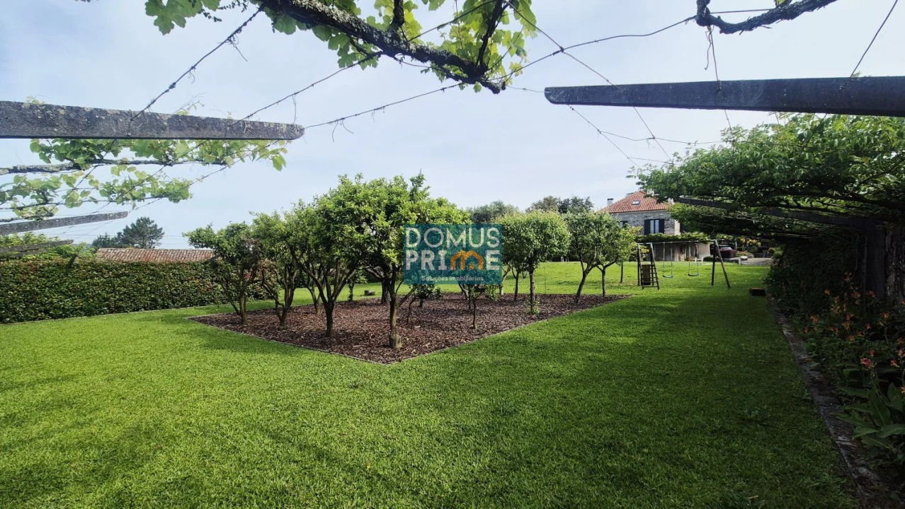 Moradia T5 para Venda em Forjães Foto 3