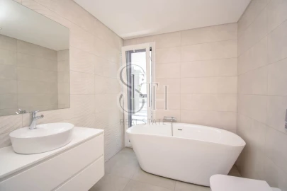 Moradia T5 para Venda em Corroios