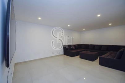 Moradia T5 para Venda em Corroios