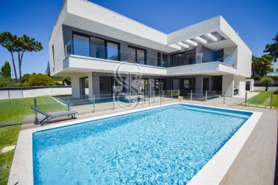 Moradia T5 para Venda em Corroios