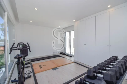 Moradia T5 para Venda em Corroios