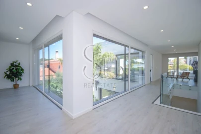 Moradia T5 para Venda em Corroios