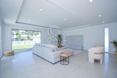 Moradia T5 para Venda em Corroios