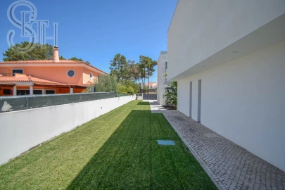Moradia T5 para Venda em Corroios
