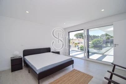 Moradia T5 para Venda em Corroios