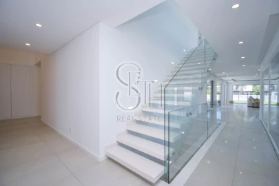 Moradia T5 para Venda em Corroios