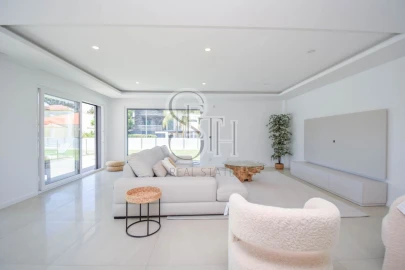 Moradia T5 para Venda em Corroios