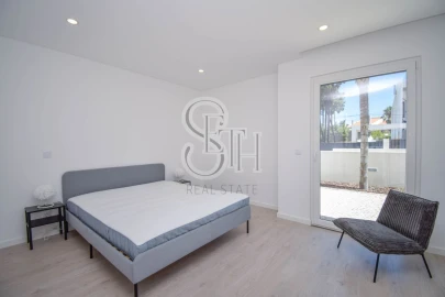 Moradia T5 para Venda em Corroios