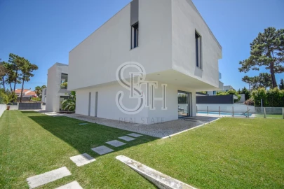 Moradia T5 para Venda em Corroios