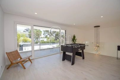 Moradia T5 para Venda em Corroios