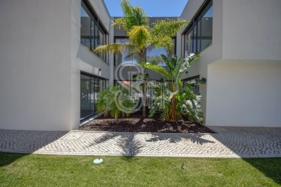 Moradia T5 para Venda em Corroios