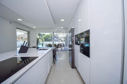 Moradia T5 para Venda em Corroios