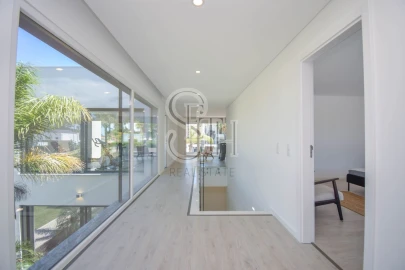 Moradia T5 para Venda em Corroios