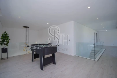 Moradia T5 para Venda em Corroios