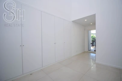 Moradia T5 para Venda em Corroios