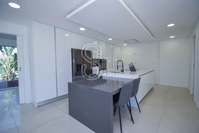 Moradia T5 para Venda em Corroios