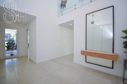 Moradia T5 para Venda em Corroios