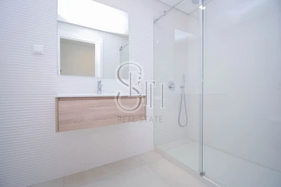 Moradia T5 para Venda em Corroios