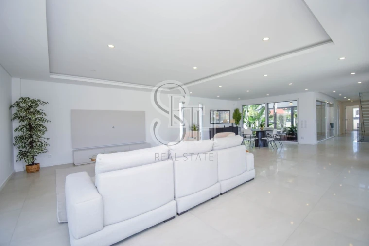 Moradia T5 para Venda em Corroios Foto 15