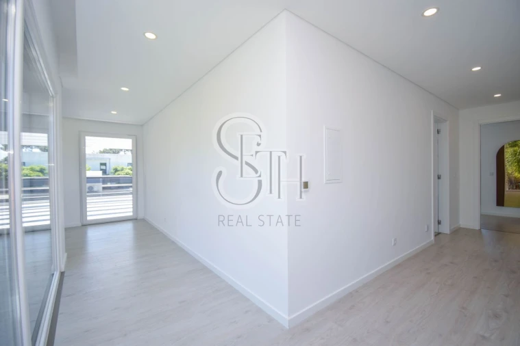 Moradia T5 para Venda em Corroios Foto 33