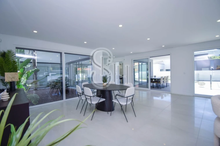 Moradia T5 para Venda em Corroios Foto 11