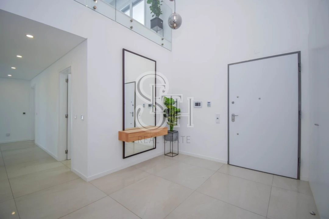 Moradia T5 para Venda em Corroios Foto 2