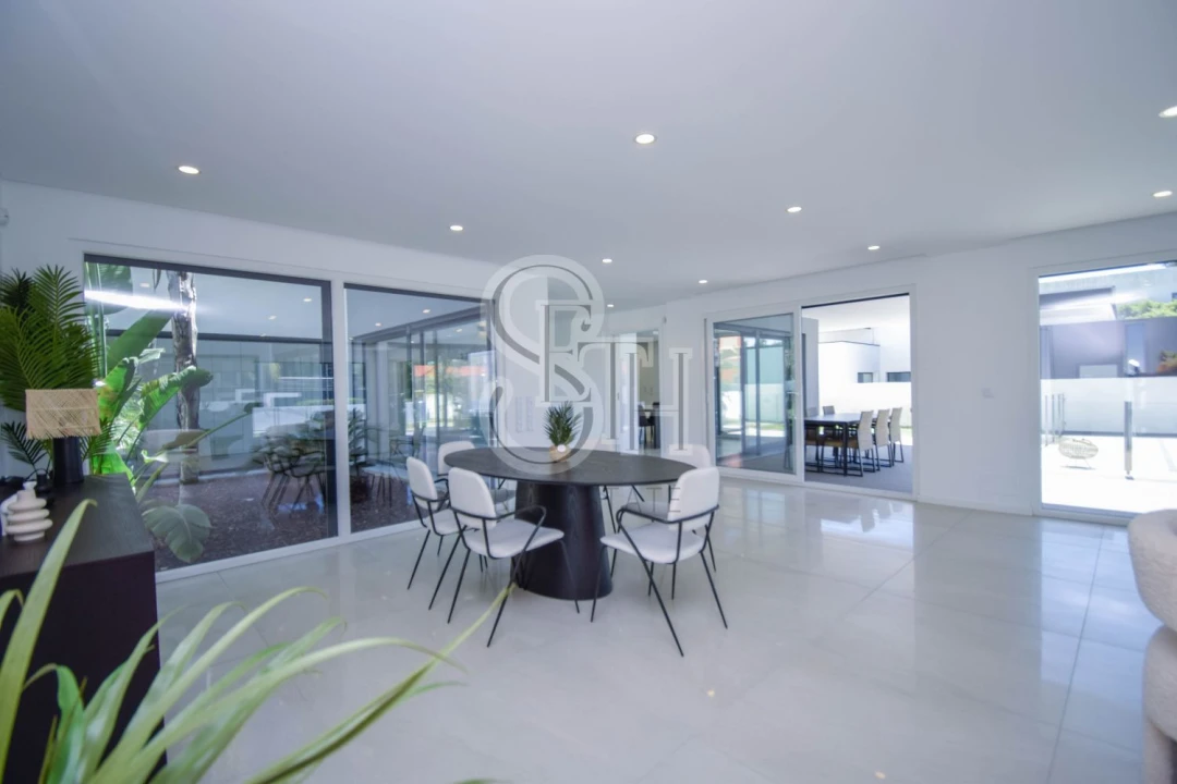 Moradia T5 para Venda em Corroios Foto 11