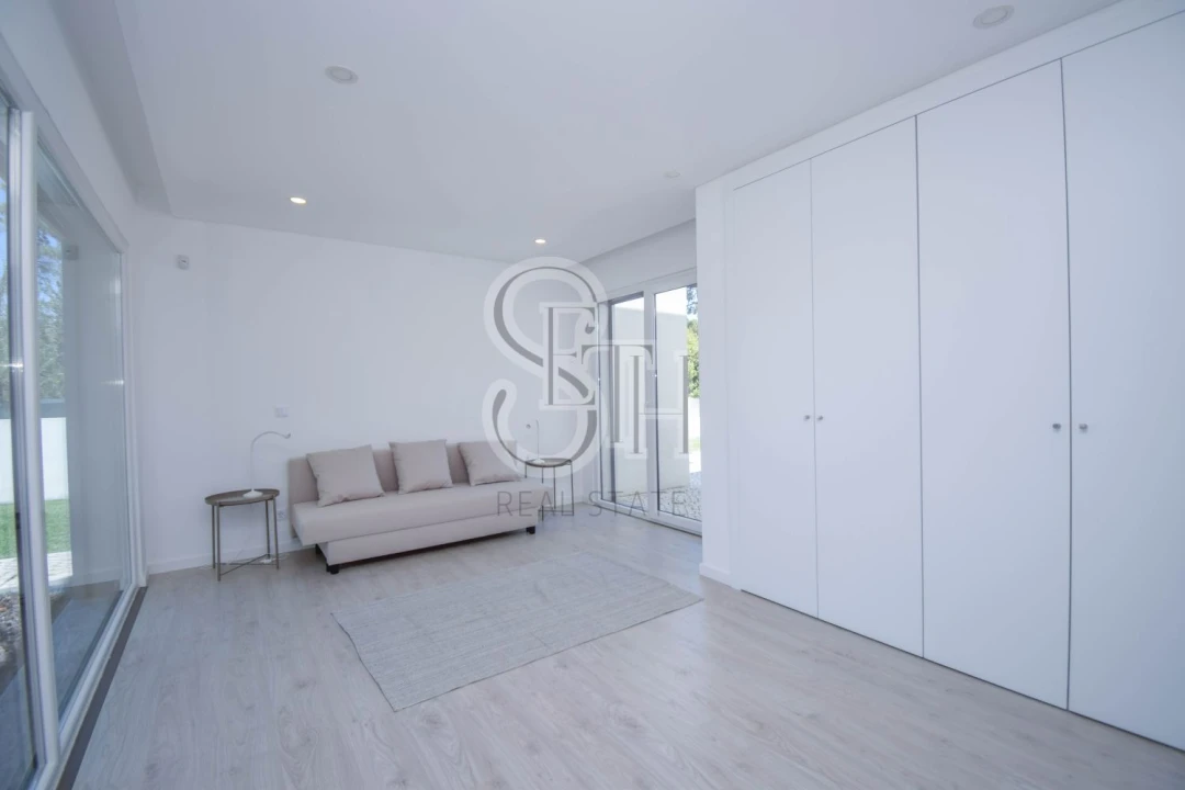 Moradia T5 para Venda em Corroios Foto 9