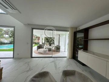 Moradia T5 para Venda em Charneca de Caparica e Sobreda