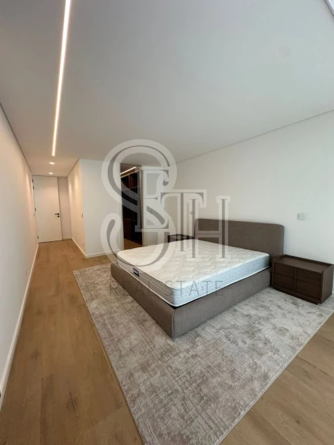 Moradia T5 para Venda em Charneca de Caparica e Sobreda