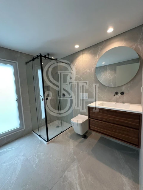 Moradia T5 para Venda em Charneca de Caparica e Sobreda