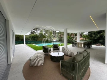 Moradia T5 para Venda em Charneca de Caparica e Sobreda