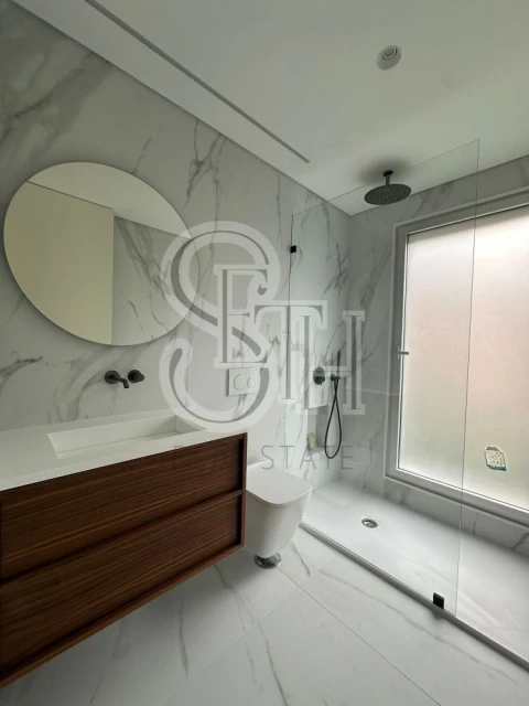 Moradia T5 para Venda em Charneca de Caparica e Sobreda