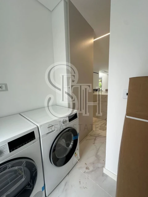 Moradia T5 para Venda em Charneca de Caparica e Sobreda