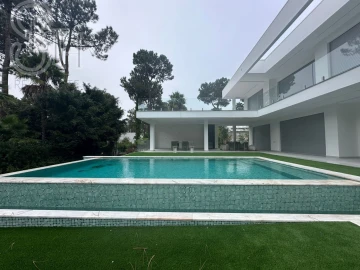 Moradia T5 para Venda em Charneca de Caparica e Sobreda