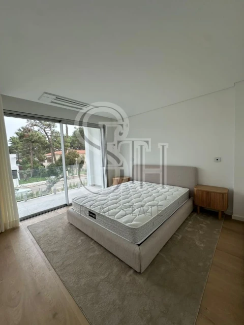 Moradia T5 para Venda em Charneca de Caparica e Sobreda